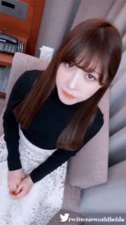 【小马探花】高端甜美外围小姐姐，看看奶子隔着衣服揉捏，舔屌翘起双腿揉穴，骑乘扶着屁股后入